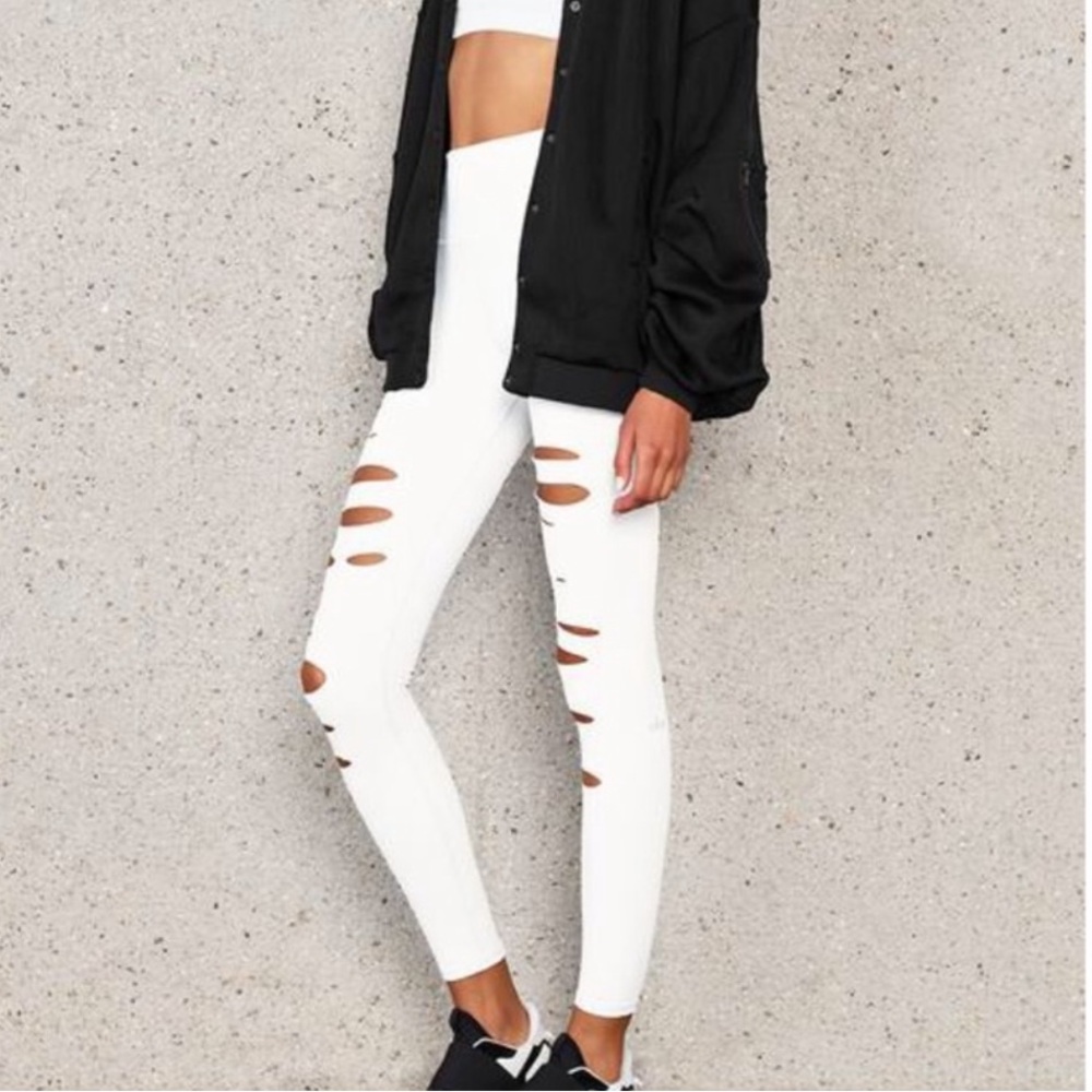ALO YOGA || HIGH-WAIST RIPPED WARRIOR LEGGING WHITE XS